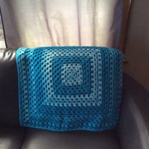 🧶 Teal Blue Granny Square Crocheted Lapthrow🧶